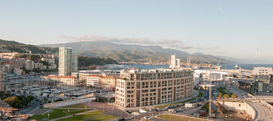 Savona: panorama della zona portuale vista dal castello del Priamar