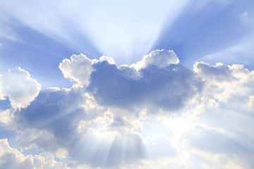 雲と光と空