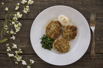 zucchini fritters with chives and spring flowers