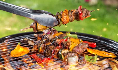 Foto op Plexiglas Meat skewer on grill © Jag_cz