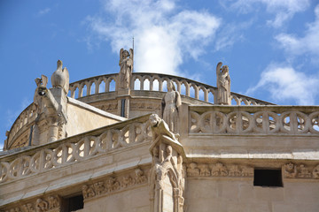 estatuas de piedra en la Catedral de Burgos