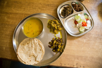 インド料理、カレー、家庭料理、チャパティ、ダル