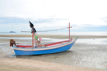 Naklejka premium boat at the beach at sunrise in pranburi, Prachuap Khiri Khan, thailand