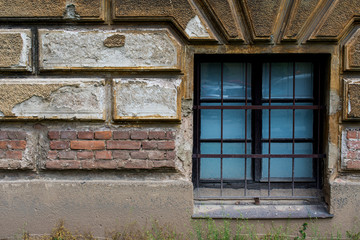 Obraz premium Old brick wall with a window 10