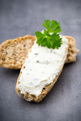 Crispbread with soft cheese with herbs and bacon.