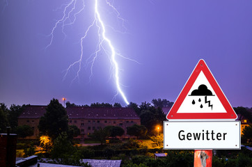 Achtung Gewitter Schild