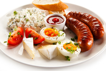 Breakfast - boiled egg, fried sausages, cottage cheese and vegetables 