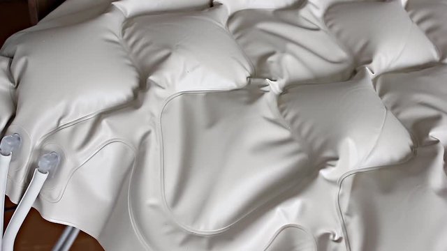 Special mattress that does not allow bedsores filled with air