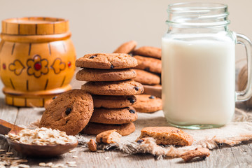 Chocolate chip cookies with milk