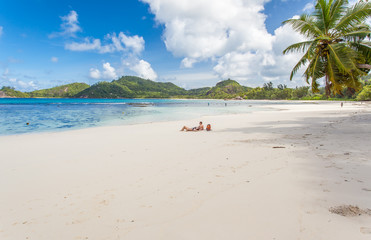  farniente aux Seychelles sur plage de Mahé