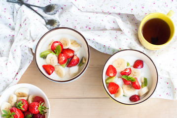 yougurt with strawberries, kiwi and banana.