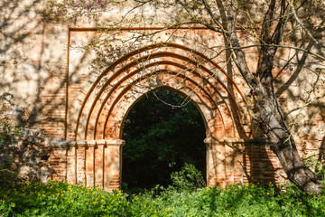 Fototapeta na wymiar Entrada en arco. Monasterio Santa María de Nogales, San Esteban de Nogales, León.