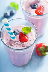 healthy strawberry blueberry smoothie with chia seed