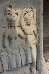 Angkor, weibliche Gottheiten in der Tempelanlage 