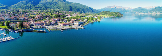 Naklejka na ściany i meble Panoramica aerea di Colico - Lago di Como (IT)