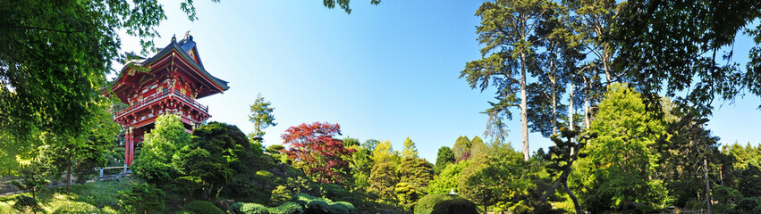 San Francisco: la Casa del tè nel Japanese Tea Garden il 16 giugno 2010. Creato nel 1894 all'interno del Golden Gate Park, è il più antico giardino pubblico giapponese negli Stati Uniti © Naeblys