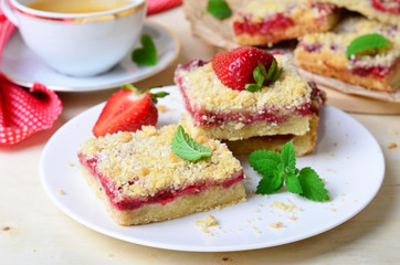 Delicious Berry Streusel Pie, Strawberry Crumble Bars