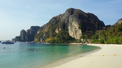 tonsai bay on ko phi phi