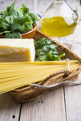 Spaghettis with spinach and Parmesan RAW