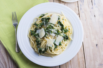 Spaghettis with spinach and Parmesan.