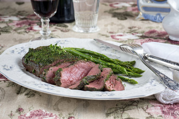 Roast Beef mit grünen Spargel