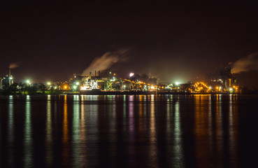 Fototapeta na wymiar Sorel-Tracy Industrial coast at night