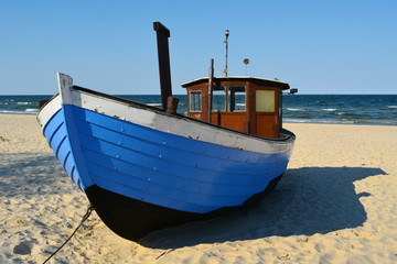Fischkutter auf der Insel Usedom Ostsee im Sonnenlicht