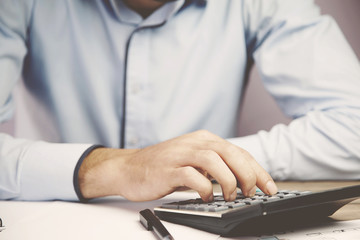 man hand calculator
