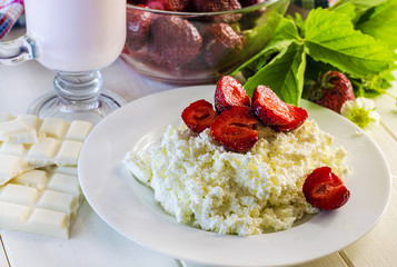 cottage cheese with strawberries
