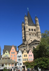 Fototapeta na wymiar Kölner Altstadt / Martinswinkel mit Kirche Groß Sankt Martin in der Kölner Altstadt