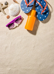 Strandutensilien mit Textfreiraum