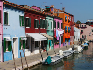 Bunte Häuser auf der Insel Burano bei Venedig