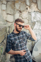 Obraz premium Man with gadget and glasses