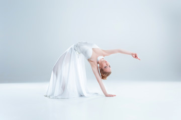 Naklejka premium young and beautiful ballet dancer
