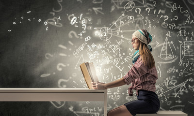 Student girl read book