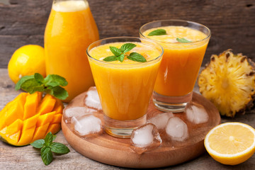 Tropical lemonade with mango  and mint - 112127040