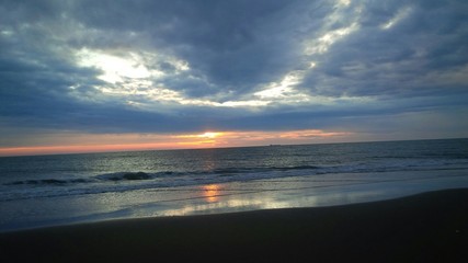 sole riflesso sul mare