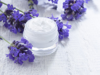 Obraz na płótnie Canvas lavender cosmetics