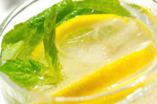 Refreshing drink with lemon, ice and mint