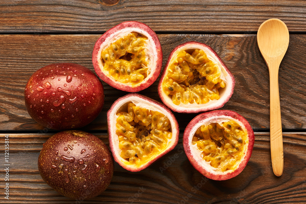 Wall mural Passion fruits