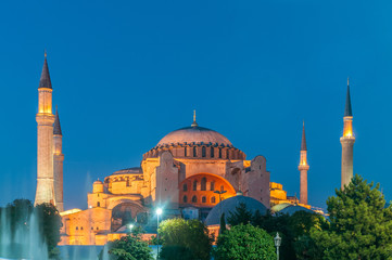Fototapeta na wymiar Famous mosque in turkish city of Istanbul