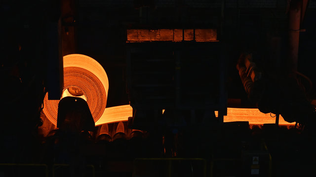 Stahlindustrie - Herstellung von Blechen im Stahlwerk // Steel Industry - Production of sheet metal in steel plant