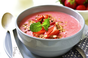 Strawberry oat smoothie in a gray bowl .