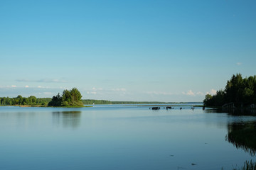 летний вечер на реке