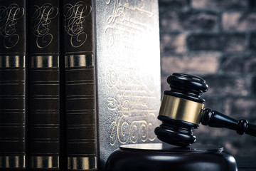 裁判官のハンマー