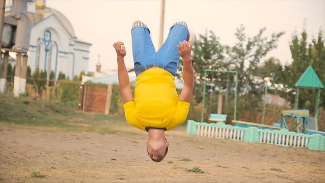 Parkour and Freerunning does a combo in slowmotion