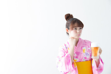 浴衣の女性・白バック