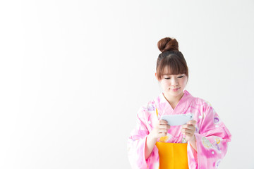 浴衣の女性・白バック