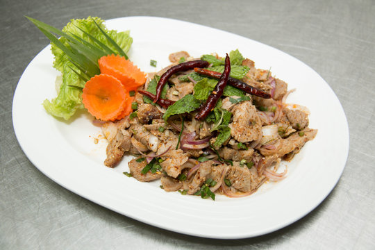  pork salad is thai food that savor sour and spicy.