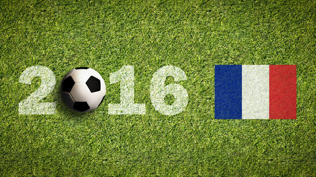 Rasen mit Aufschrift 2016 und einem Fu&szlig;ball und Frankreichflagge